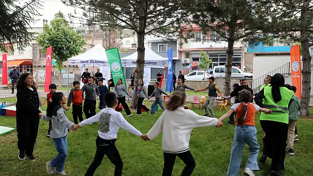 Çocuk oyunları şenliği başladı