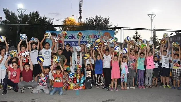 Çocuklar, unutulmaya yüz tutmuş oyunları oynayarak keyifli vakit geçirdi

