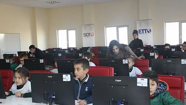 Çocuklar 'Yarını Kodlayanlar' Projesi ile Erciyes Teknopark'ta Buluştu
