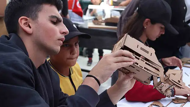 Kayseri'de çocuklar hem maket yaptı hem milli teknolojiyi tanıdı