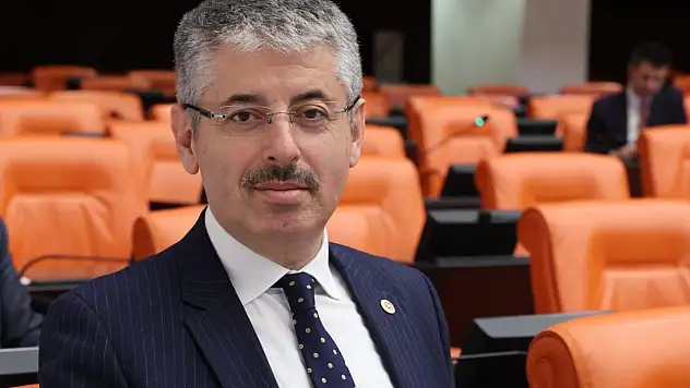 'Çocuklarımıza daha güçlü bir gelecek bırakmak için var gücümüzle çalışıyoruz'