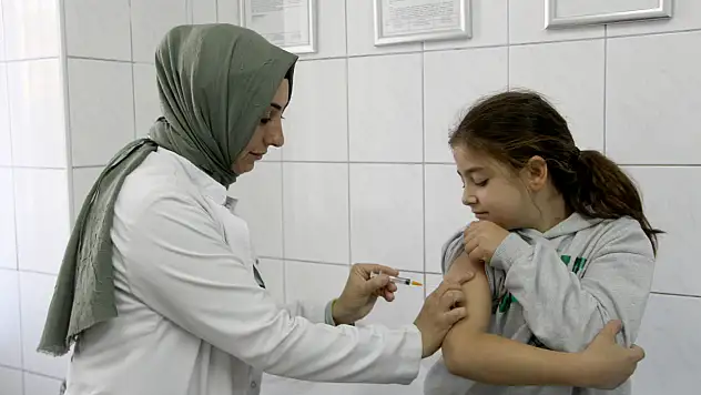 Çocukların iğne korkusunu bakın nasıl yeniyor