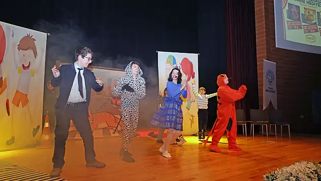 Çocukların karne hediyesi devam ediyor