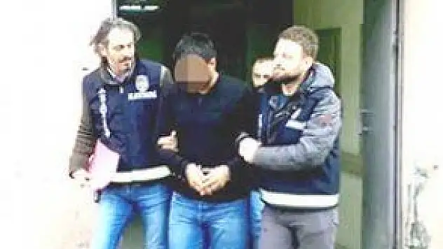 ÇOCUKLUK ARKADAŞINI 15 YERİNDEN BIÇAKLAYARAK ÖLDÜRDÜ