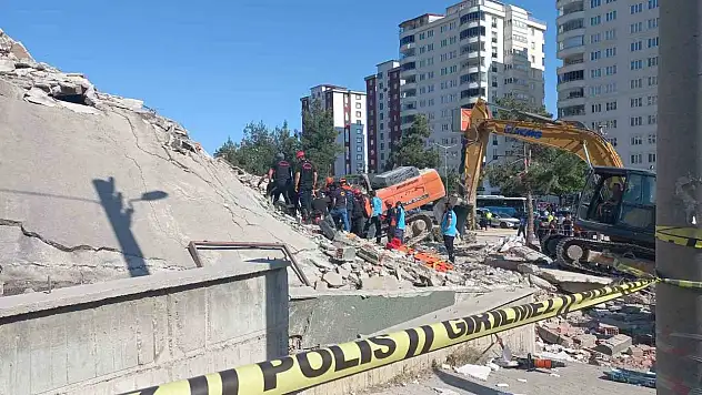 Çöken binadan acı haber!
