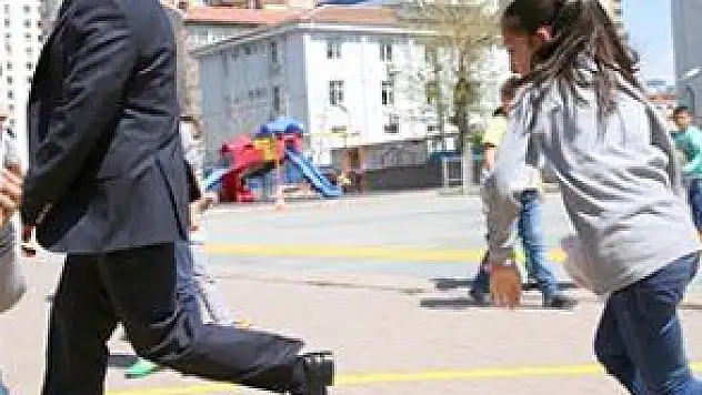 ÇOLAKBAYRAKDAR ÇOCUKLARLA MENDİL KAPMACA OYNADI