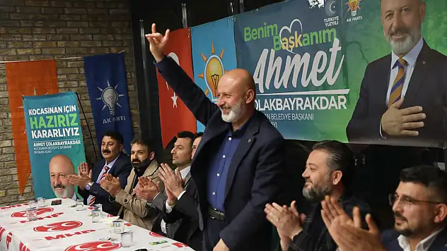 Çolakbayrakdar da 'Bozkurt' yaptı