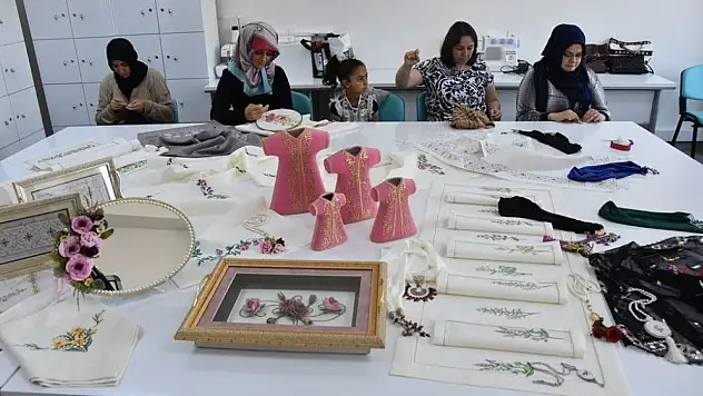 Çolakbayrakdar, 'Kocasinan Akademi ile işsizliğe alternatif çözümler üretiyoruz'
