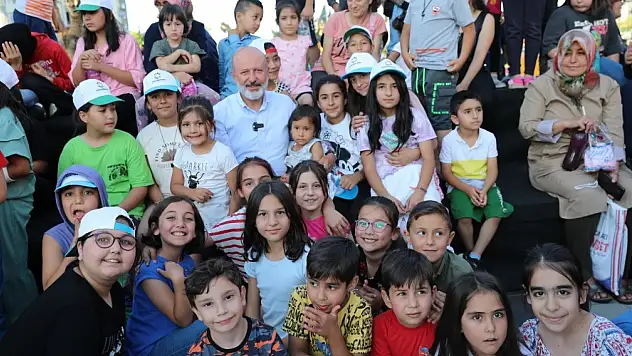 Çolakbayrakdar: Mahalle mahalle geziyoruz