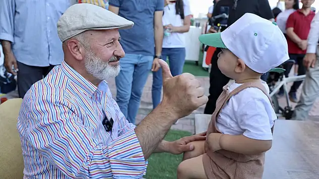 Çolakbayrakdar: Parkımızda şenlik var!