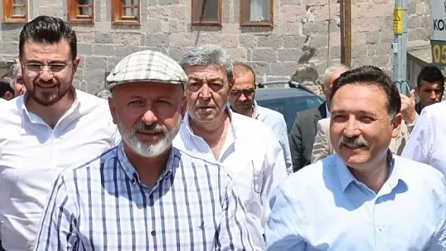 Çolakbayrakdar: Toplumun her kesimine kapısını açan bir devlet adamıdır