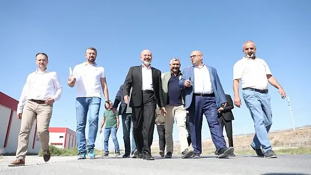 Çolakbayrakdar, KUMSMALL AVM'yi ziyaret etti