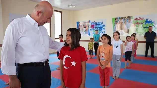 Çolakbayrakdar, 'Yeni yetenekleri spora kazandırmaya devam edeceğiz'
