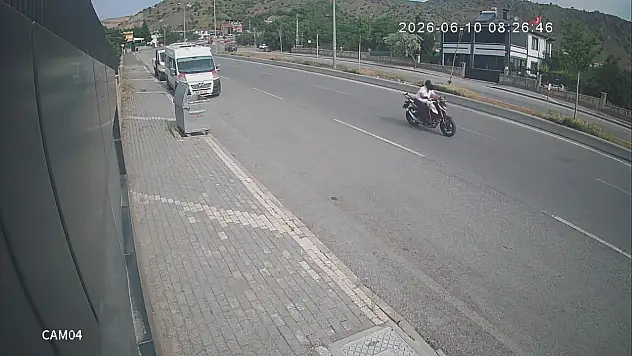 Çöpte kimlik arıyorlardı! Kontrolden çıkan motosiklet hayatlarını kararttı