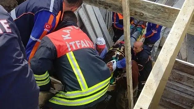 Çukura düşen şahsı AFAD ve itfaiye kurtardı