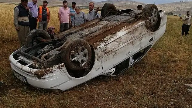 Son dakika... Şarampole devrilerek takla attı!