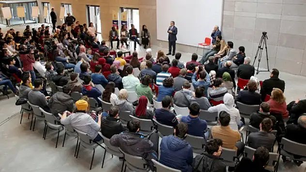 11. Cumhurbaşkanı Gül, Üniversitede derse katıldı