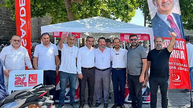 Cumhuriyet Meydanı'nda aşure dağıtıldı