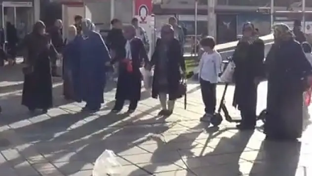 Cumhuriyet Meydanı'nda zincirli eylem!