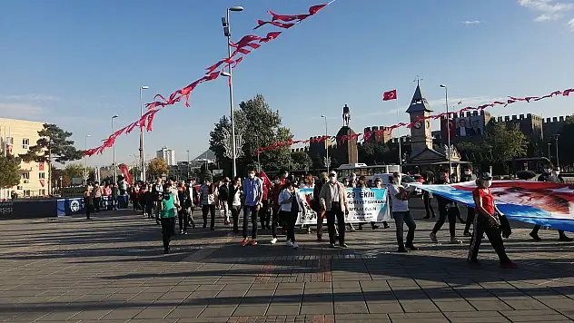 'Cumhuriyet sayesinde makam sahibi olup Cumhuriyet'e savaş açanlar...'