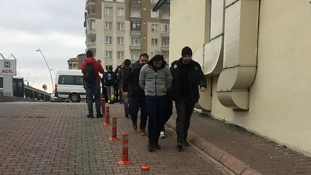 DEAŞ operasyonunda gözaltına alınan 9 kişiden 5'i hakim karşısında!