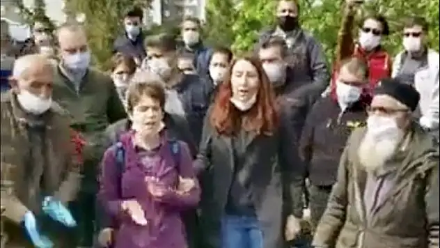 Definden sonra mezarı başında türkü söylediler...