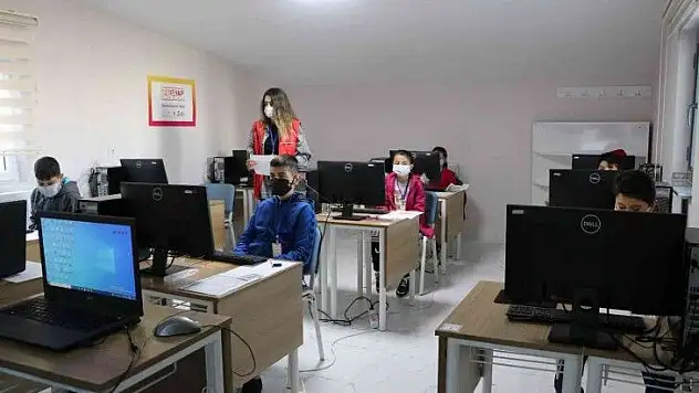 Öğrenci seçme sınavı başladı