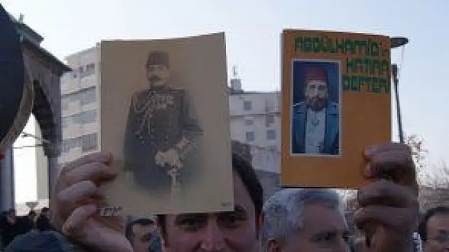 DENGİZ'İN ABDULHAMİD'Lİ EYLEMİ!