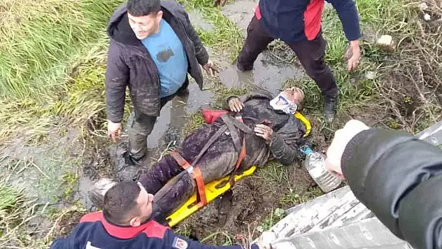 Dere yatağına düşen sürücüyü itfaiye kurtardı