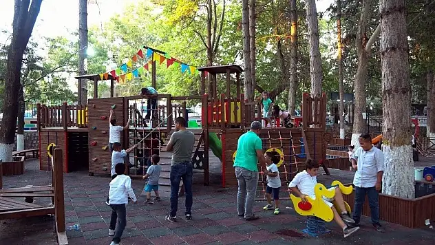 Develi Belediyesi'nden çocuklara bayram hediyesi

