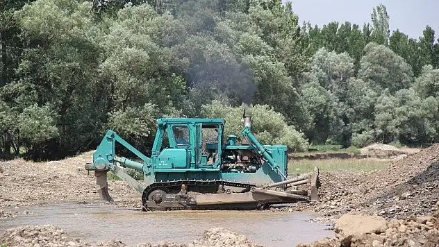 Develi'de dere ıslah çalışması