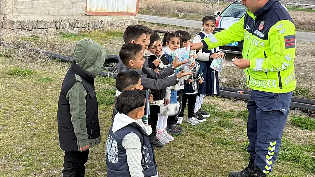 Develi'de jandarma ekiplerinden örnek hareket!