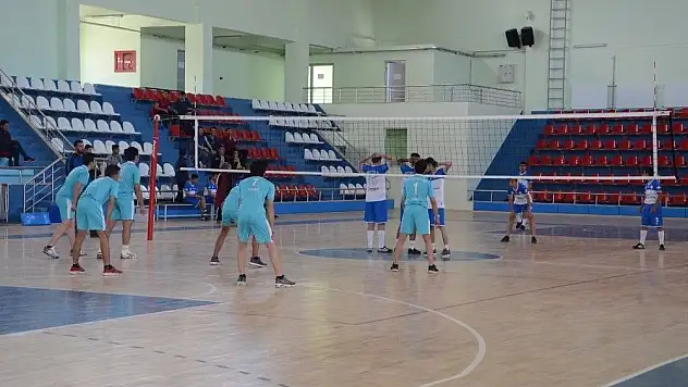 Develi'de Liseler Arası Voleybol Turnuvası Başladı
