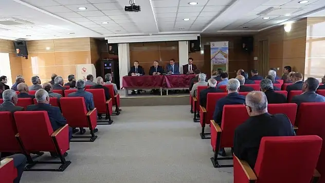 Develi'de muhtarlarla Ekim ayı toplantısı yapıldı
