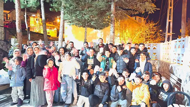 Develi'de öğrenciler toplu teravihle Ramazan coşkusunu yaşadı