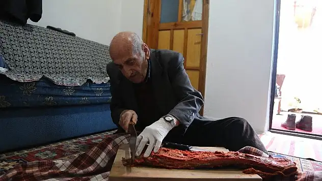Develi'de pastırmalar sofralarda