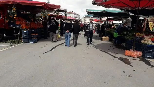 Develi'de pazarcılar da hijyene dikkat ediyor
