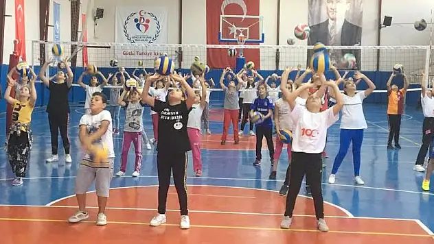 Develi'de Voleybol Coşkusu