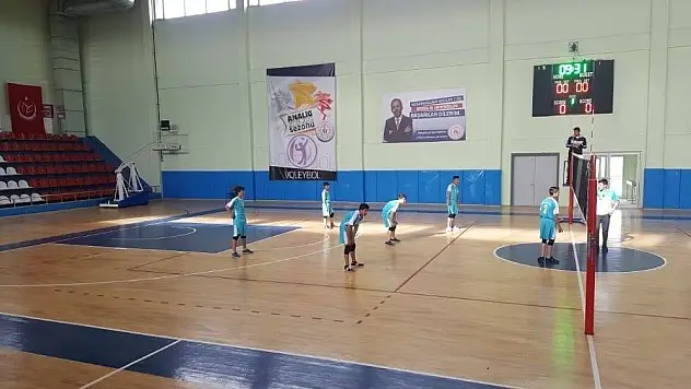 Develi'de Voleybol Şenliği Başladı