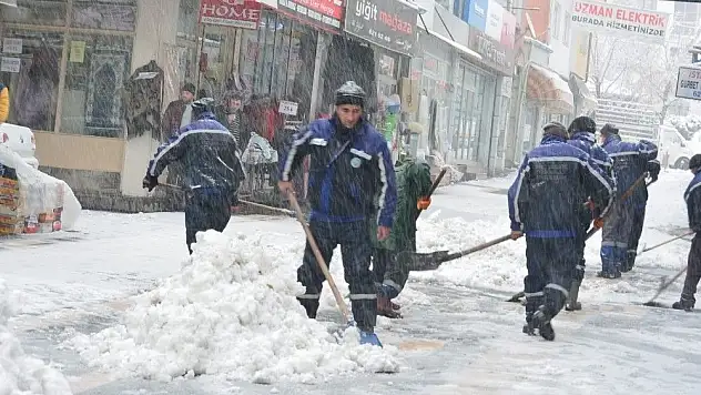 Develi de yoğun kar yağışı etkili oldu
