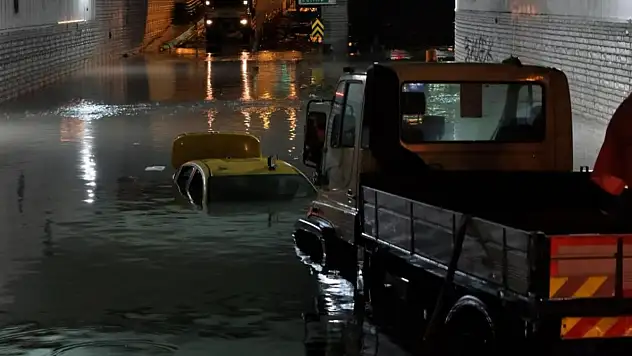 Dikkat! İstanbul'u sel vurdu, Kayseri'de meteorolojik beklenti vahim..