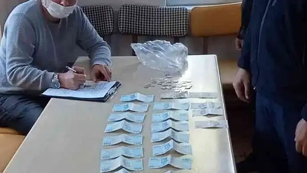 Dilencinin üzerinden bakın kaç lira çıktı!