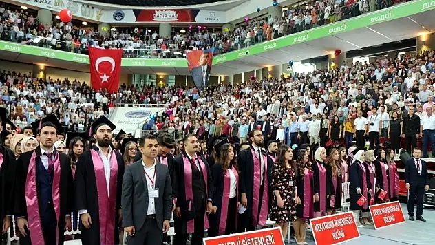 Diploma beklerken yüzük geldi