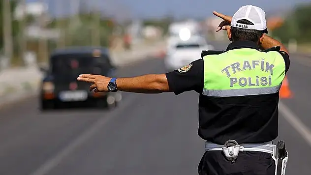 Direksiyon başında bunu yapan yandı! Kayseri'de ağır trafik cezaları uygulandı