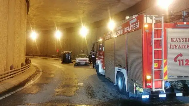 Otomobil yan yattı