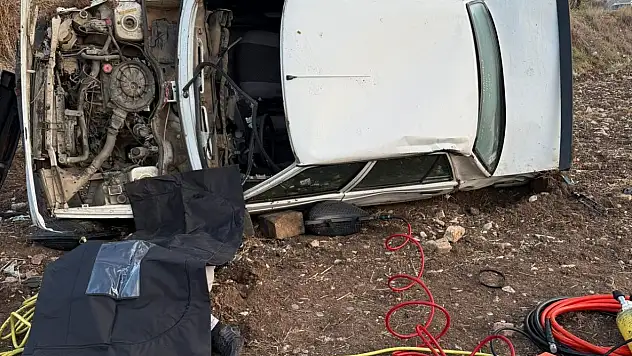 Direksiyon hakimiyetini kaybeden sürücü can verdi!