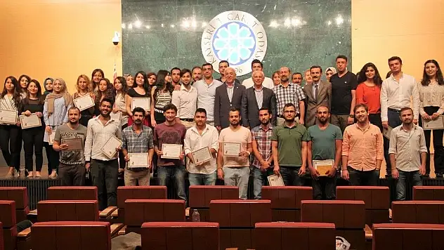 Dış Ticaret Eğitimi Kursiyerleri Törenle Sertifikalarını Aldı
