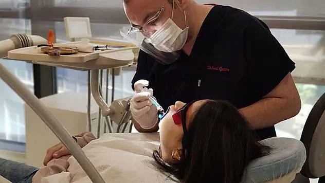 Dişlerinizin Beyazlığı Sizin İçin Yeterli mi?