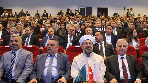 'Türkiye'de yapılan camilerden batı rahatsız'     