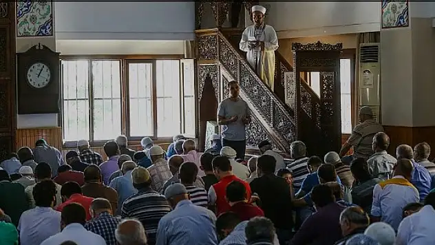 Diyanetten cuma hutbesi: Gözümüzün nuru: Namaz